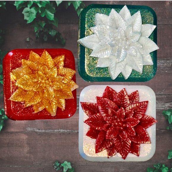 Set 6 Poinsettia Soap Party Favors, Christmas Party Gifts, Handmade Gift, Soap - Picture 8 of 17
